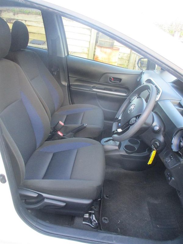 2014 Toyota Aqua S Carousel 10