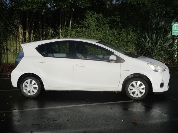 2013 Toyota Aqua Carousel 9