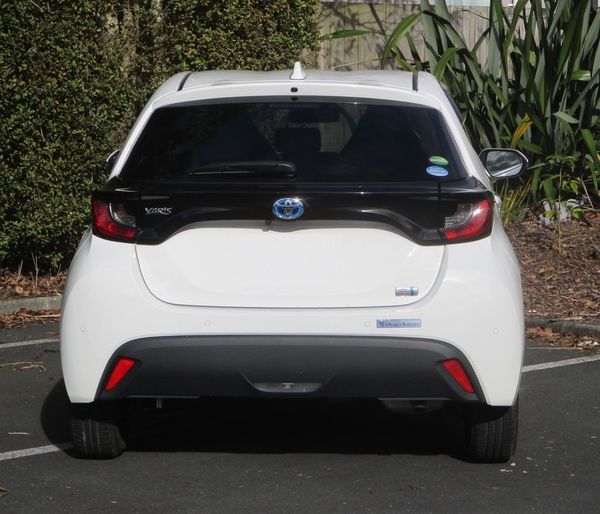 2021 Toyota Yaris Hybrid Carousel 19