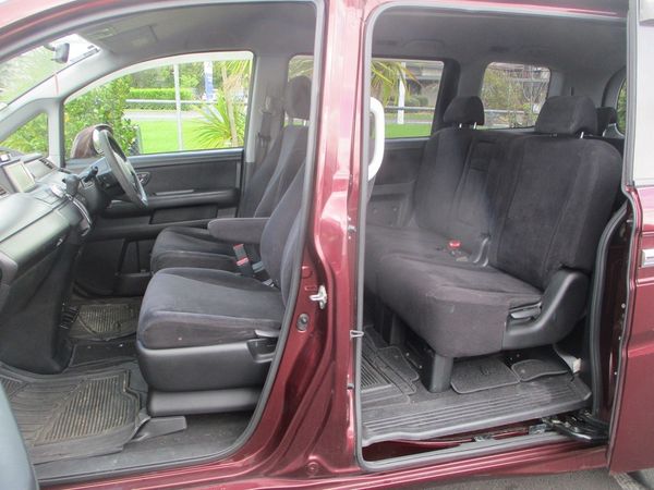 2008 Honda STEP WGN Carousel 3