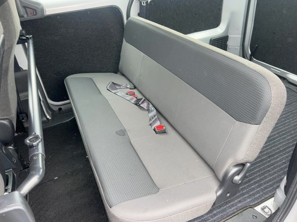 2021 Nissan NV200 5 seat Carousel 2