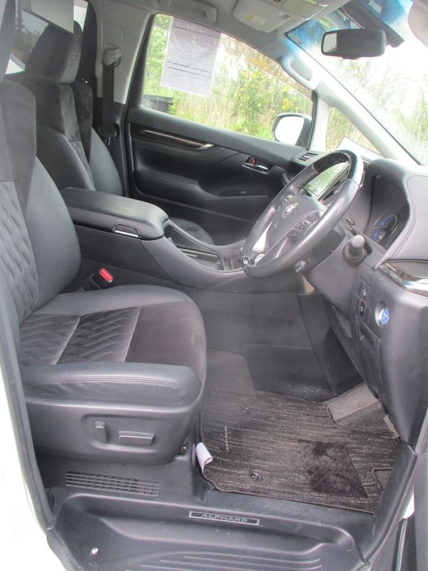 2015 Toyota Alphard Hybrid Carousel 6