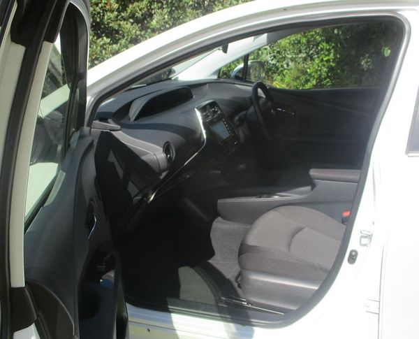2021 Toyota Prius Carousel 6
