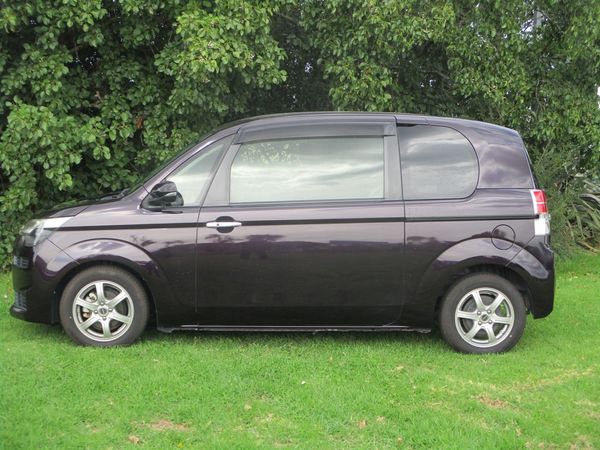 2016 Toyota Spade F Carousel 14
