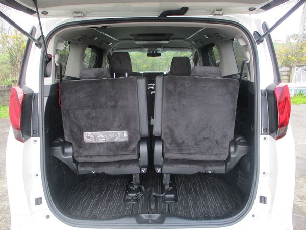 2015 Toyota Alphard Hybrid Carousel 10