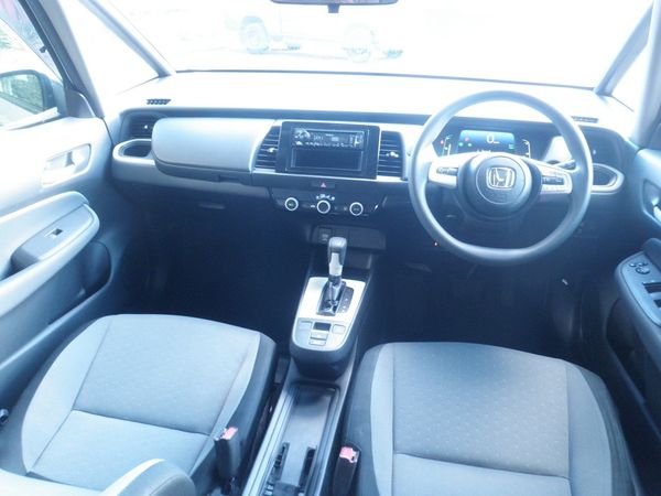 2021 Honda Fit HYBRID Carousel 6
