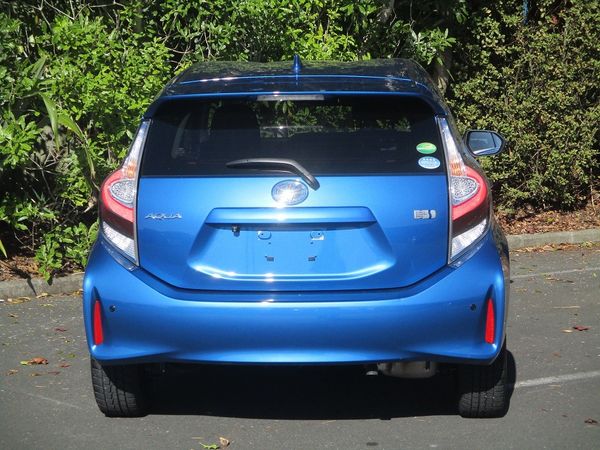 2017 Toyota Aqua S Carousel 11