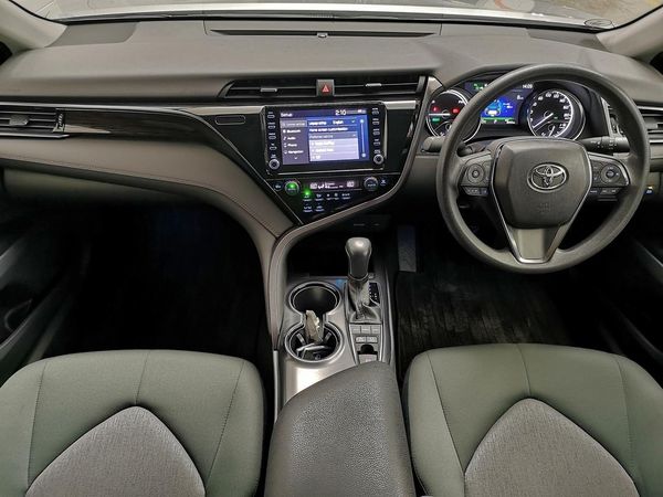 2021 Toyota Camry Hybrid Carousel 7