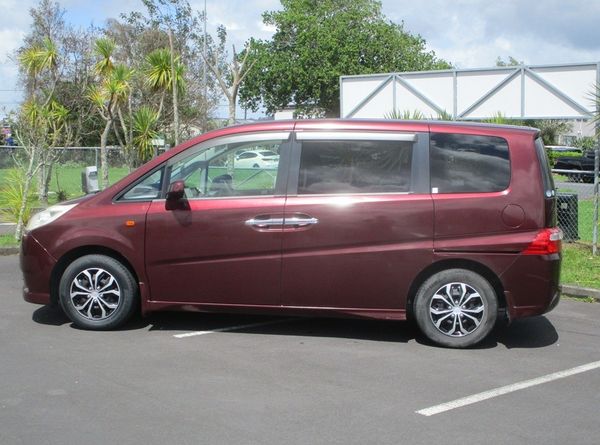 2008 Honda STEP WGN Carousel 8