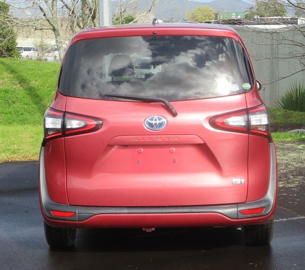 2016 Toyota Sienta Hybrid Carousel 17