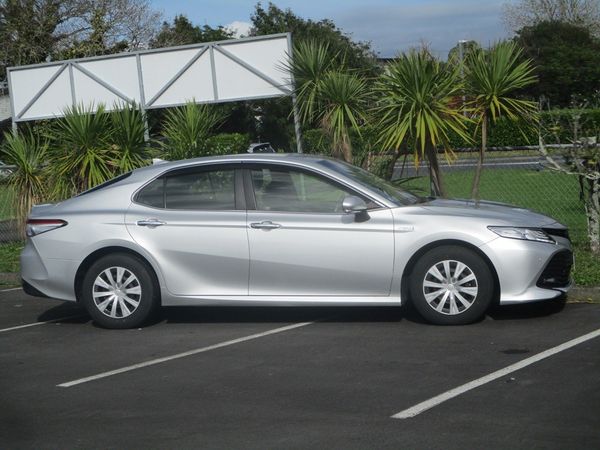 2021 Toyota Camry Hybrid Carousel 15