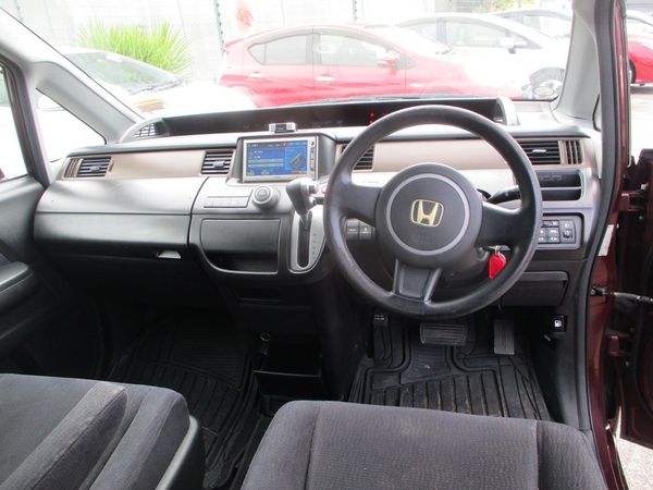 2008 Honda STEP WGN Carousel 1
