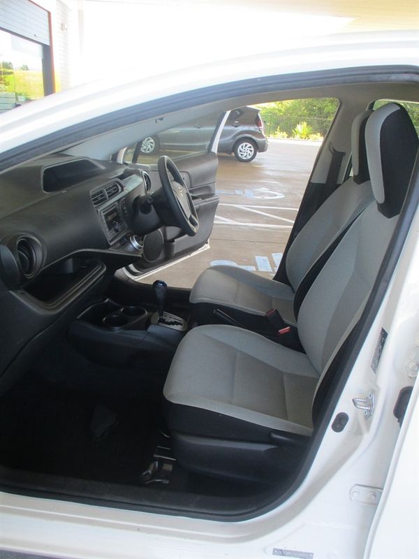 2013 Toyota Aqua Carousel 8