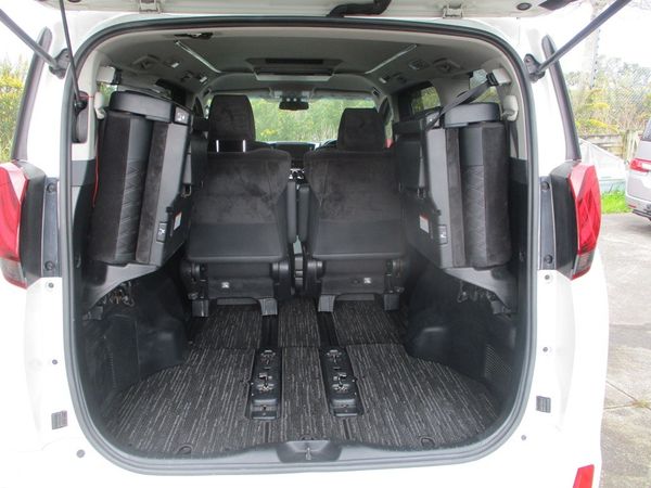 2015 Toyota Alphard Hybrid Carousel 9