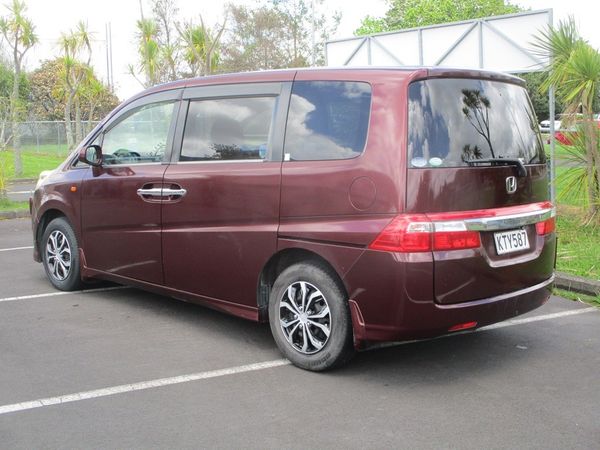 2008 Honda STEP WGN Carousel 12