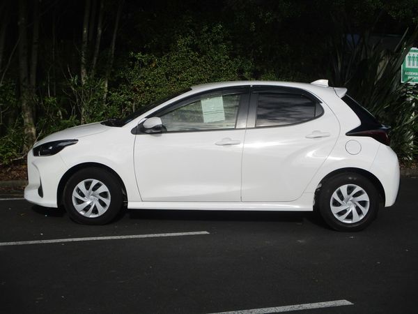 2021 Toyota Yaris Hybrid Carousel 13