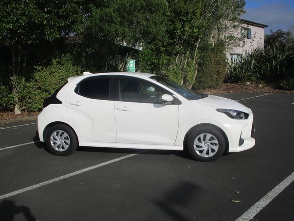 2021 Toyota Yaris Hybrid Carousel 16