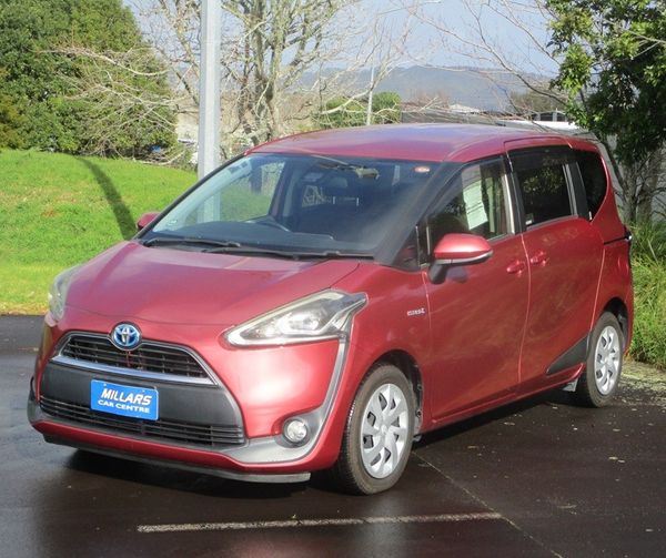 2016 Toyota Sienta Hybrid Carousel 10