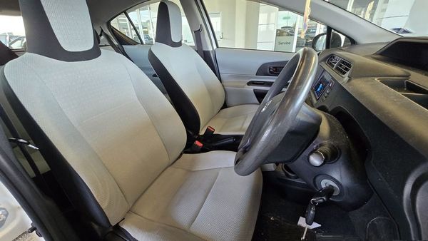 2013 Toyota Aqua Carousel 1