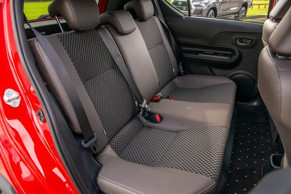 2019 Toyota Aqua CROSSOVER Carousel 10
