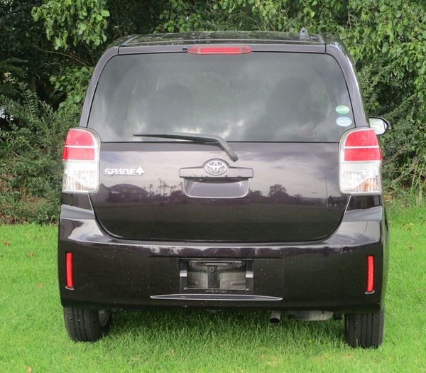 2016 Toyota Spade F Carousel 1