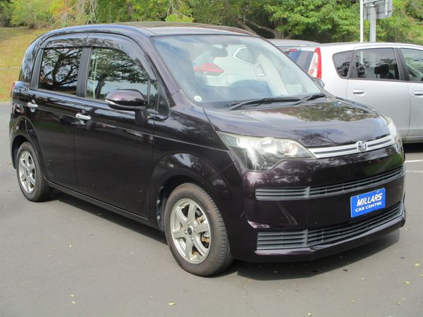 2016 Toyota Spade F Carousel 19