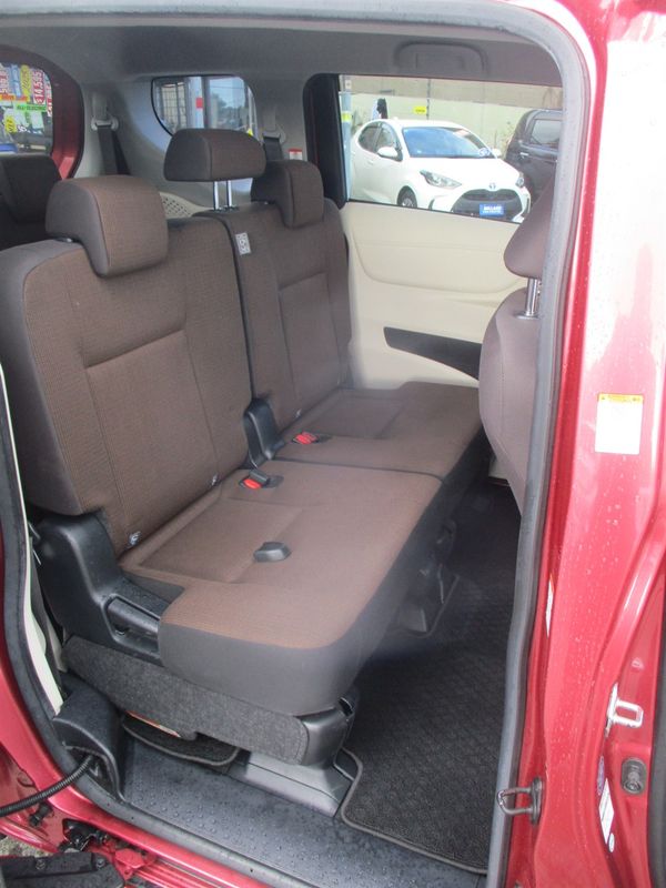 2016 Toyota Sienta Hybrid Carousel 2