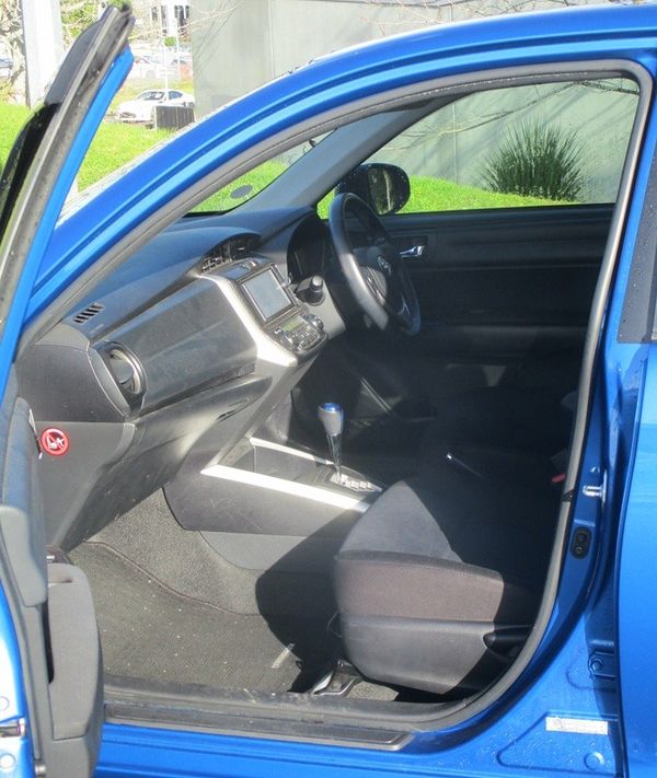 2014 Toyota Corolla Fielder Hybrid Carousel 11