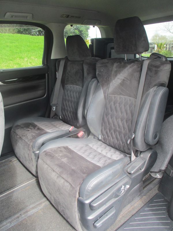 2015 Toyota Alphard Hybrid Carousel 1