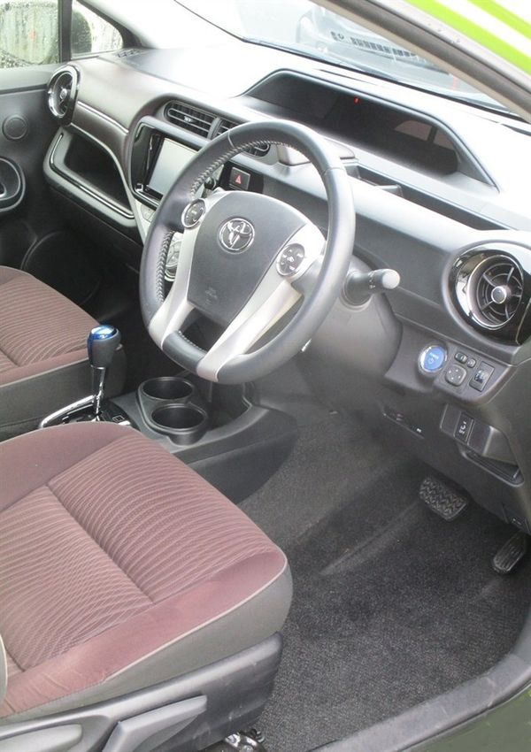2017 Toyota Aqua G Carousel 6