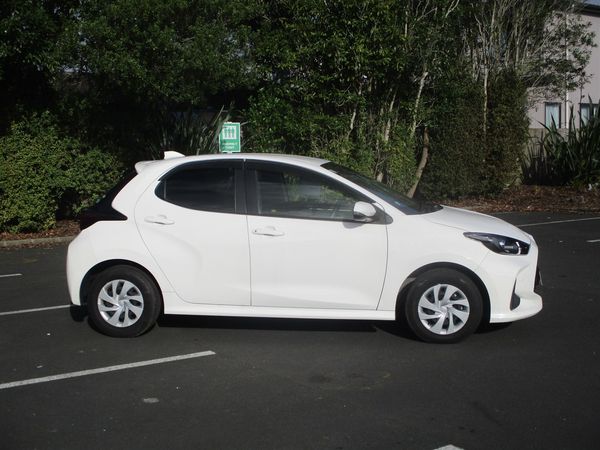 2021 Toyota Yaris Hybrid Carousel 15