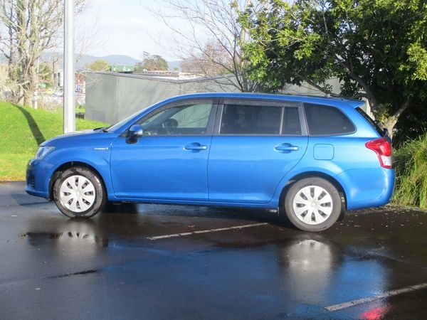 2014 Toyota Corolla Fielder Hybrid Carousel 7