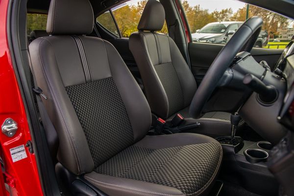 2019 Toyota Aqua CROSSOVER Carousel 12
