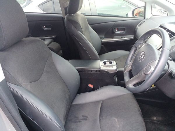 2015 Toyota Prius Carousel 3