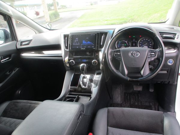 2015 Toyota Alphard Hybrid Carousel 3