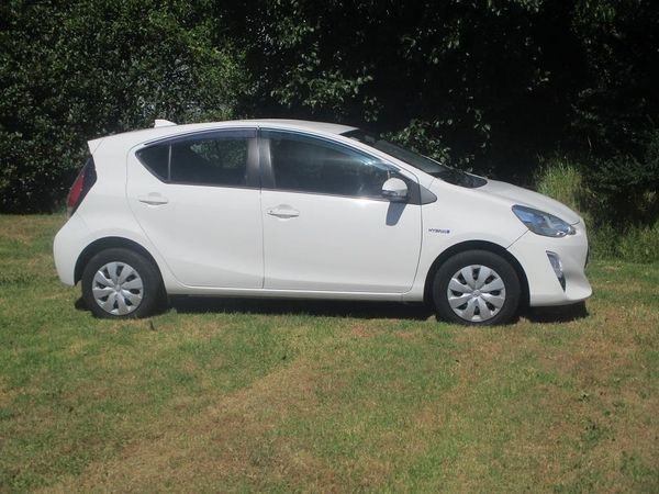 2014 Toyota Aqua S Carousel 6