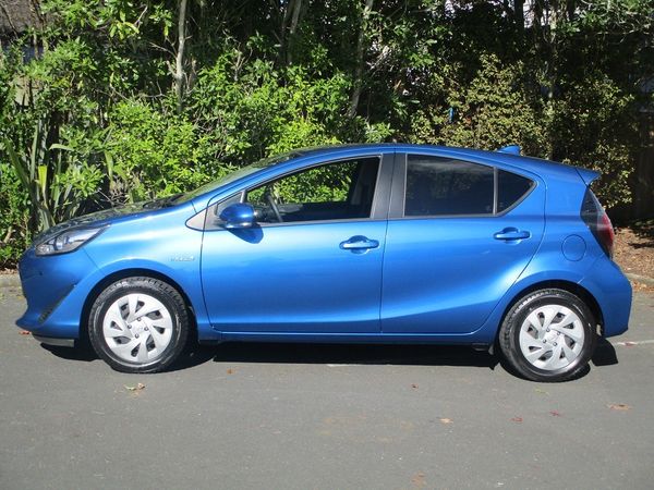 2017 Toyota Aqua S Carousel 7