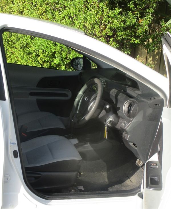 2013 Toyota Aqua Carousel 15