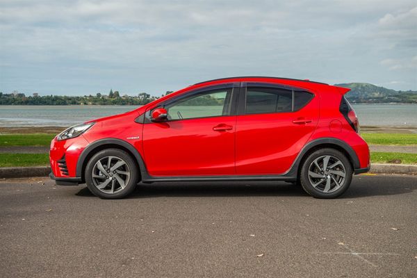 2019 Toyota Aqua CROSSOVER Carousel 13