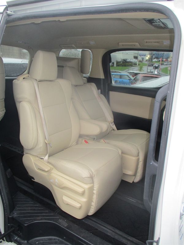 2017 Toyota Alphard Hybrid Carousel 3
