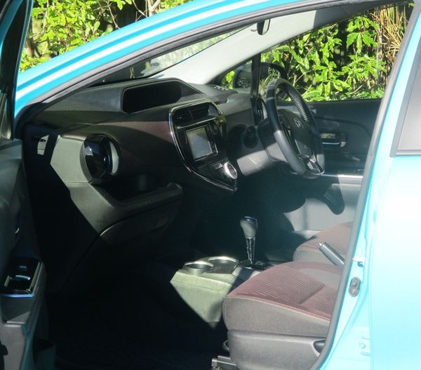 2017 Toyota Aqua G Carousel 19