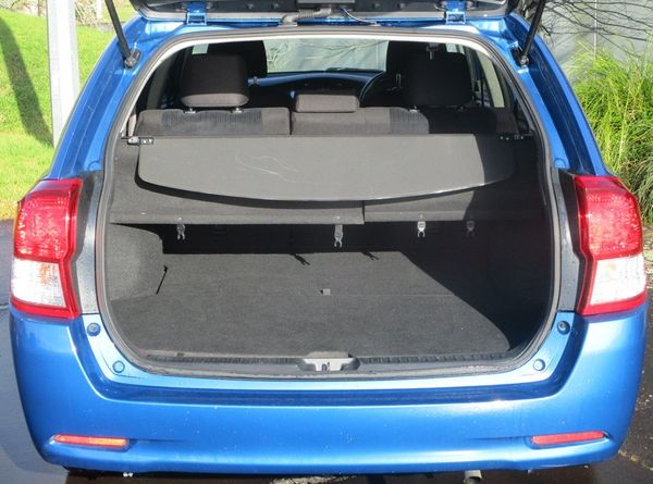 2014 Toyota Corolla Fielder Hybrid Carousel 10