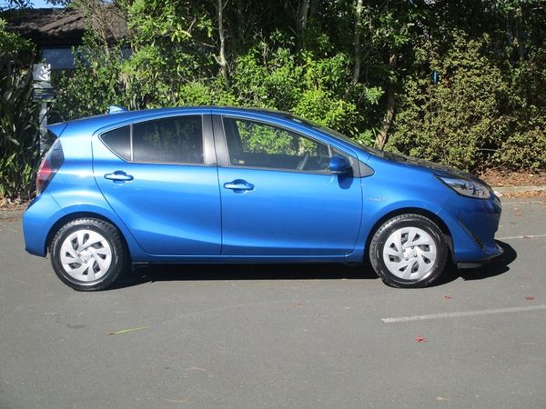 2017 Toyota Aqua S Carousel 9