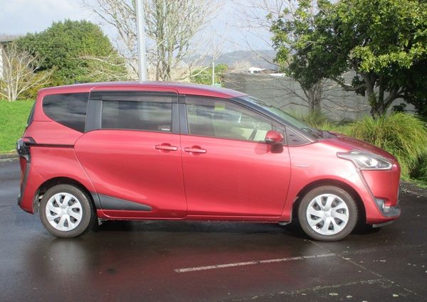 2016 Toyota Sienta Hybrid Carousel 15