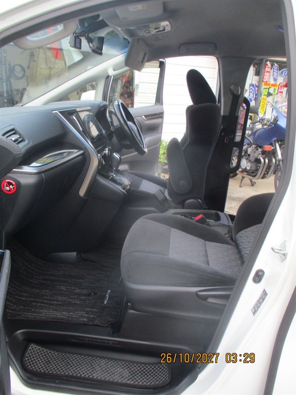 2016 Toyota Vellfire 25x Carousel 4
