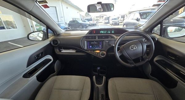 2013 Toyota Aqua Carousel 5