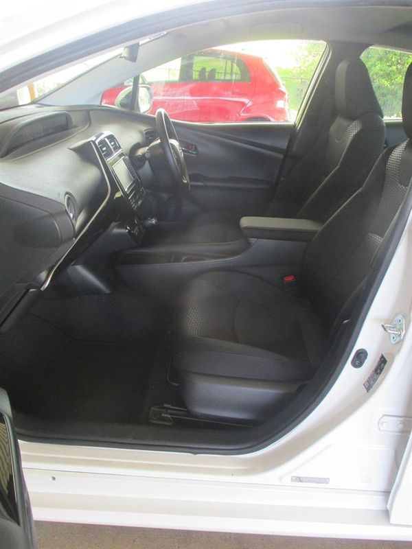 2021 Toyota Prius Carousel 14