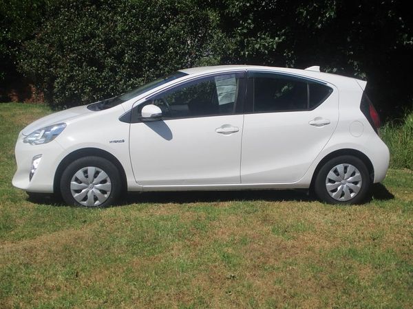 2014 Toyota Aqua S Carousel 8