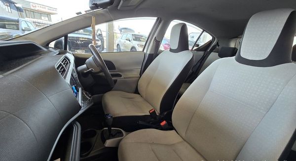 2013 Toyota Aqua Carousel 3
