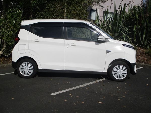 2025 Mitsubishi EK-EV G Carousel 14